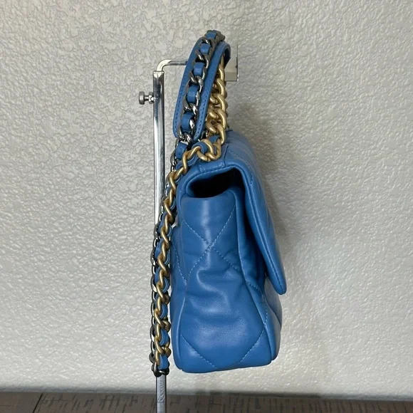 $6,900 CHANEL 19 Flap Bag Medium Blue 21P Excellent Condition - Picture 4 of 16